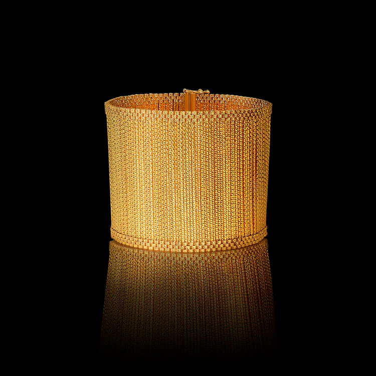 Cuff bracelet made of etheral and moving gold bars Crafted 18K yellow gold Makeda Collection - Image 3
