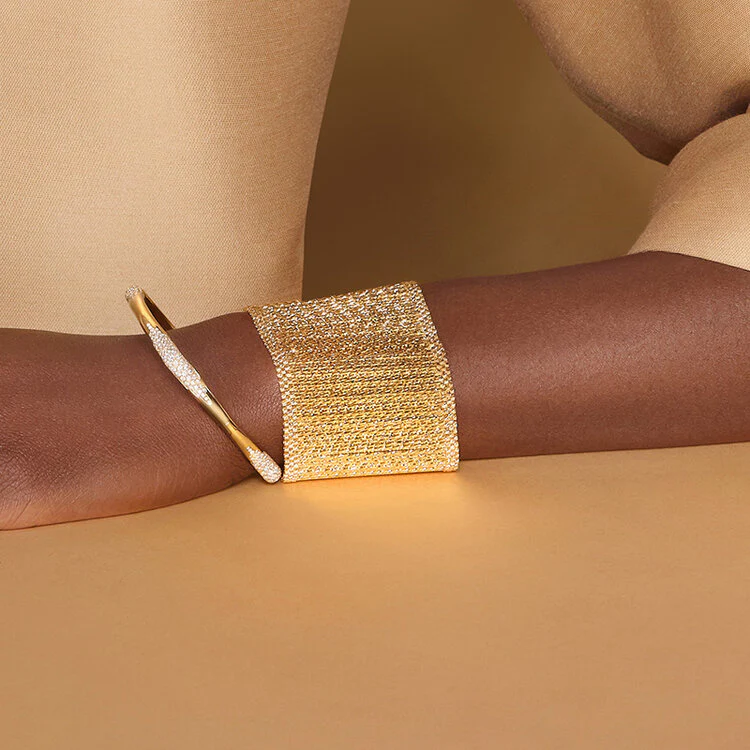 Cuff bracelet made of etheral and moving gold bars Crafted 18K yellow gold Makeda Collection - Image 4